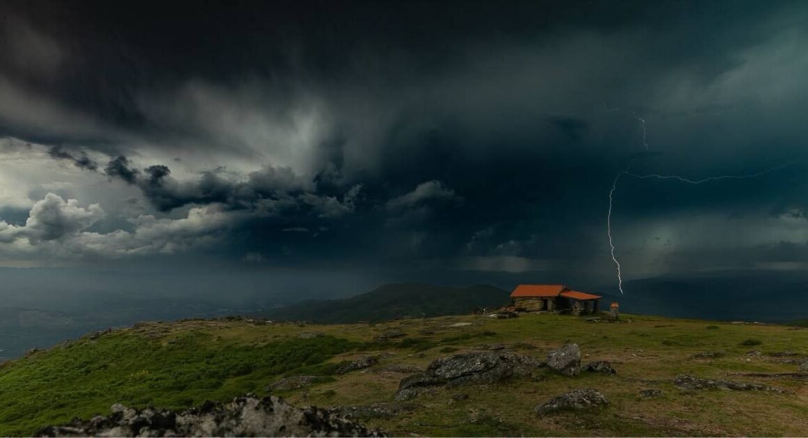Esta fotografia de uma tempestade em arcos de valdevez ganhou um primeiro prémio