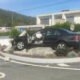 Violenta colisão faz dois feridos e destrói cruzeiro em vila verde