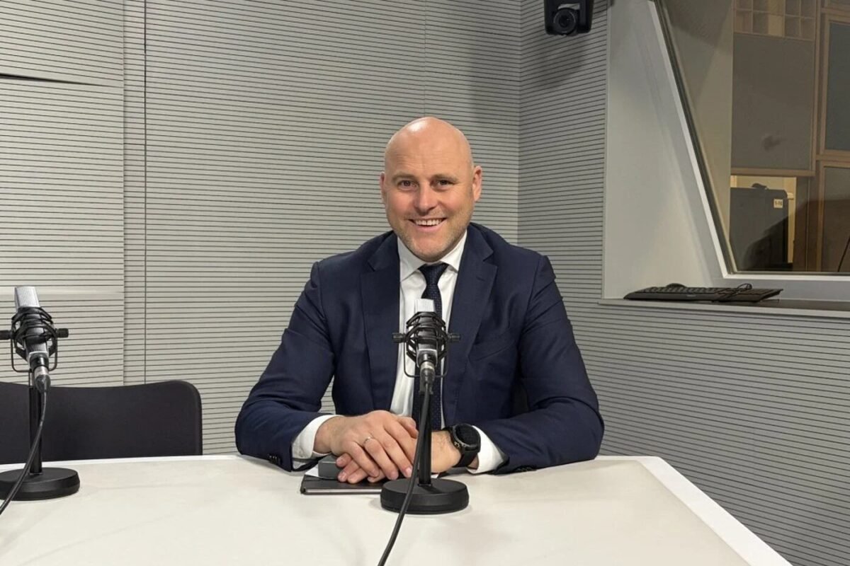“Uma cerveja a menos por europeu”: a receita inesperada de um primeiro-ministro para salvar vidas na Ucrânia