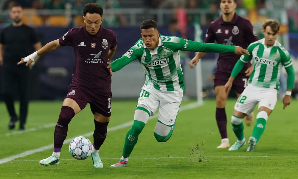 FC Porto permite reviravolta do Betis e soma segunda derrota na Liga dos CampeõesCréditos:EPA/Julio Munoz