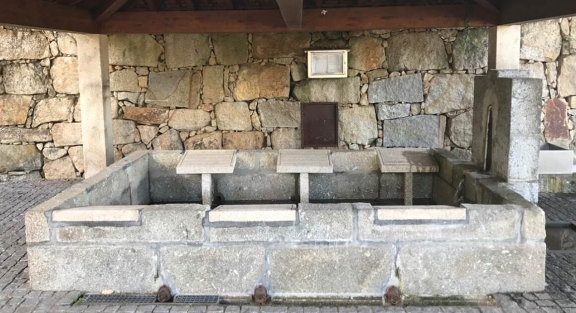 As “máquinas de lavar” de antigamente: o caso do lavadouro do parque de merendas do alvito em amares