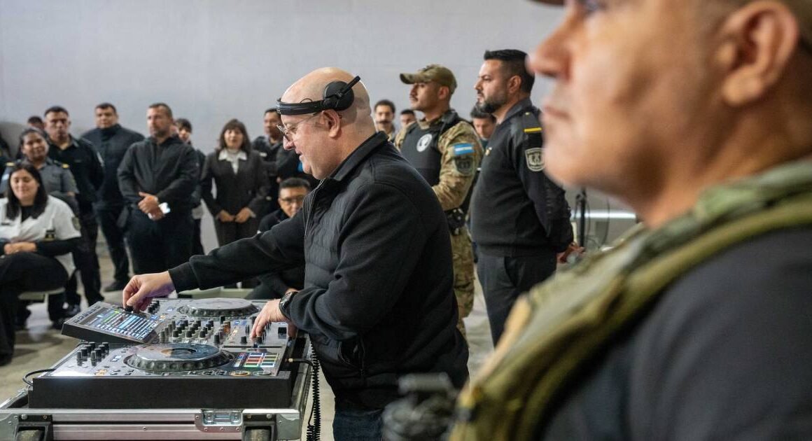 Padre guilherme atuou numa prisão na argentina