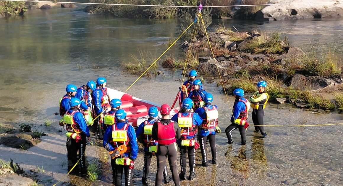 Bombeiros sapadores testam resgate em praia fluvial de braga