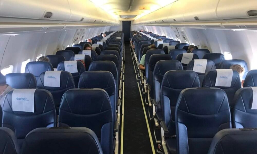 Pânico a bordo: bateria portátil incendeia-se durante voo e obriga avião a aterrar de emergência