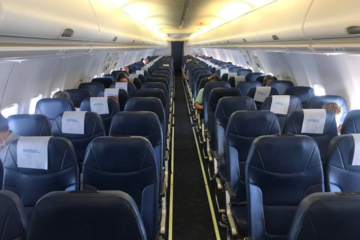Pânico a bordo: bateria portátil incendeia-se durante voo e obriga avião a aterrar de emergência