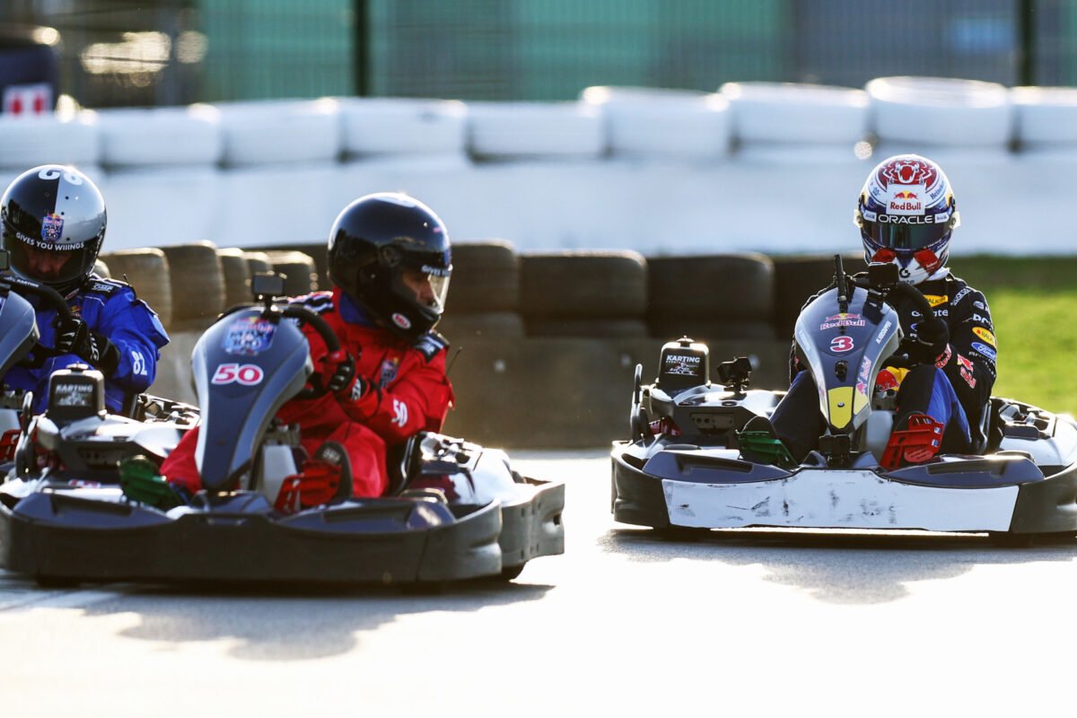 Max Verstappen durante o evento "Max vs 100", em SilverstoneCréditos:Mark Thompson/Getty Images/Red Bull Content Pool
