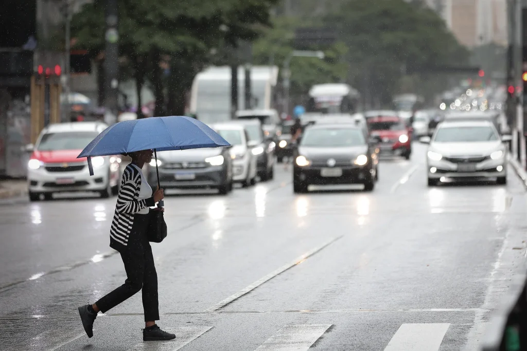 Previsão do tempo para domingo (04), em SP: tempo instável