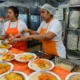 Bom Prato Vila Gilda, em Santos, passa por revitalização e mantém atendimento com distribuição de marmitas