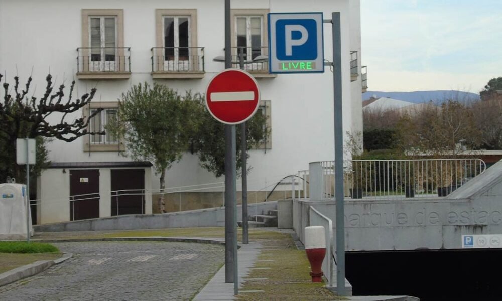 Vila verde: concessionária do estacionamento queixa-se de 3 milhões de prejuízo devido à "inoperacionalidade" dos fiscais da câmara