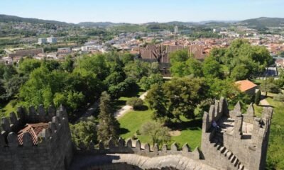 Guimarães celebra dia nacional dos castelos com acampamento, falcoaria e tiro com arco