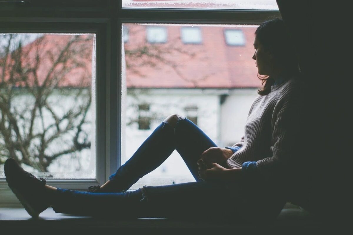 Outono pode agravar a ansiedade e a depressão: conheça os sinais do transtorno afetivo sazonal