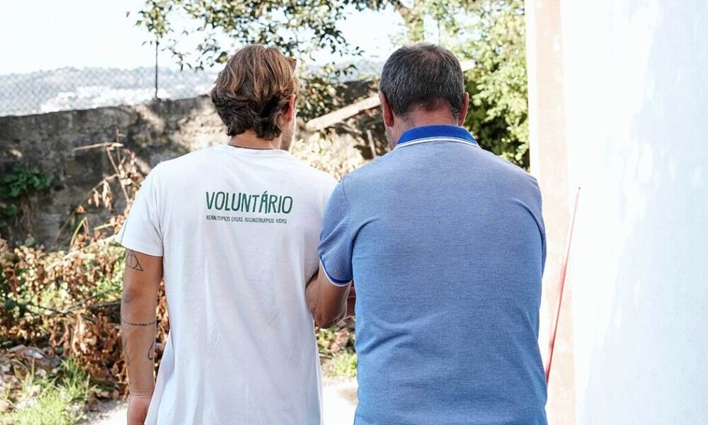 Voluntários reconstruíram casa de dois irmãos em famalicão