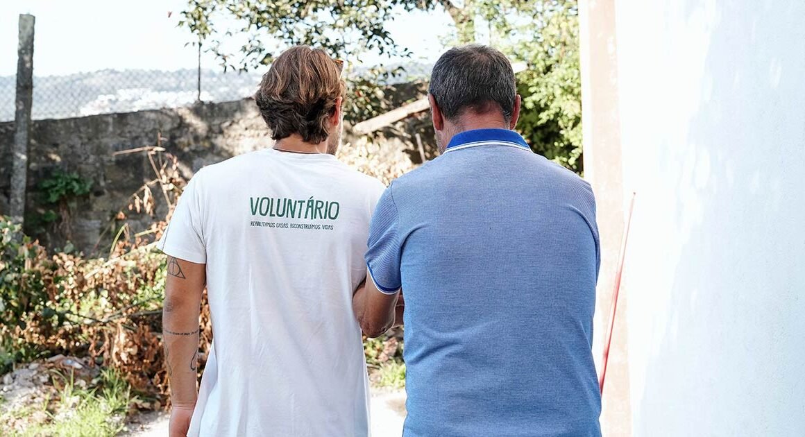 Voluntários reconstruíram casa de dois irmãos em famalicão