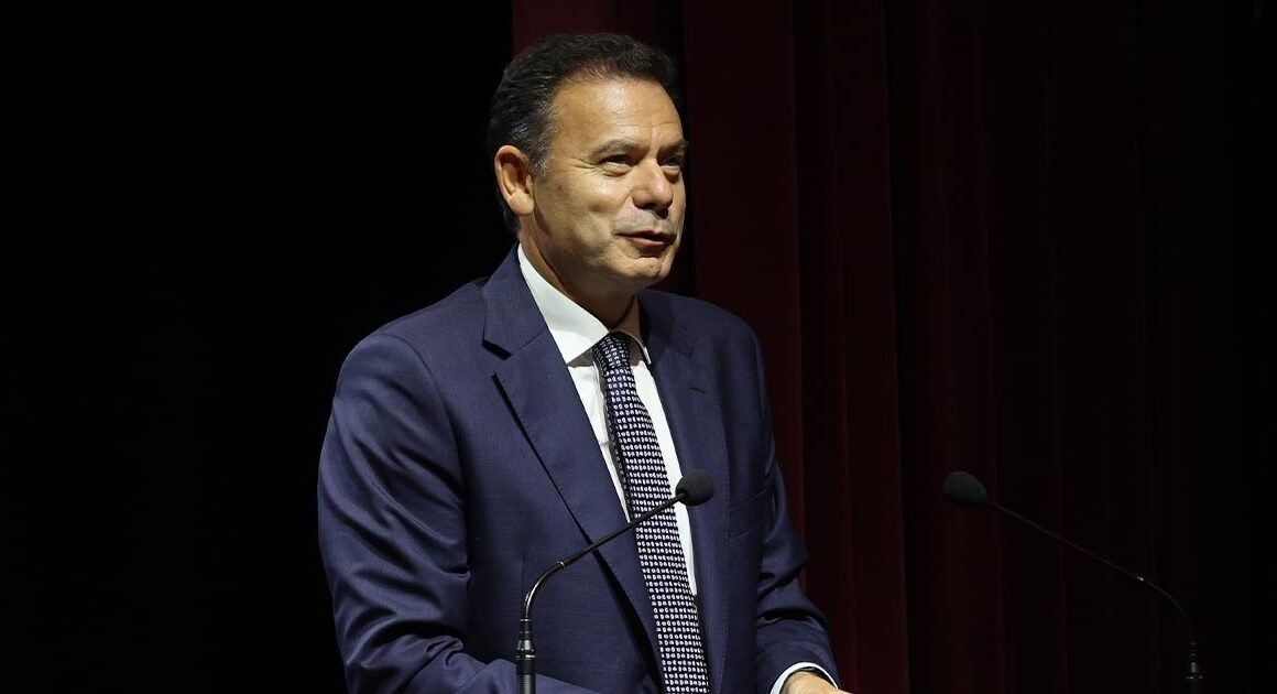 Montenegro considera "absurdo" o aumento dos combustíveis