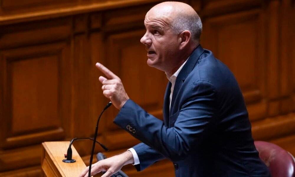 Raimundo elogia “dotes de bailarino” do primeiro-ministro mas montenegro diz dançar mal