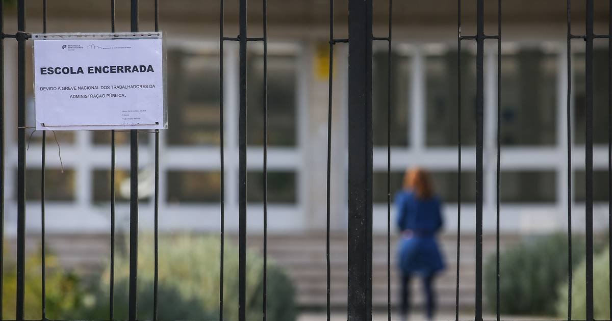 Greve fecha escolas e paralisa serviços em vários pontos do paísCréditos:MÁRIO CRUZ