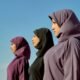 "Tiro o hijab, mas não o vestido": como IA responde a desafio de retirar véu a mulheres muçulmanasCréditos:LB Studios/GETTYIMAGES