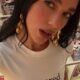 Dua Lipa abre as portas à sua biblioteca de livros proibidos na Livraria LelloCréditos:Instagram @dualipa