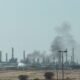 Chamas e fumo relatados em instalação de petrolífera perto de RiadeCréditos:Stringer / Reuters