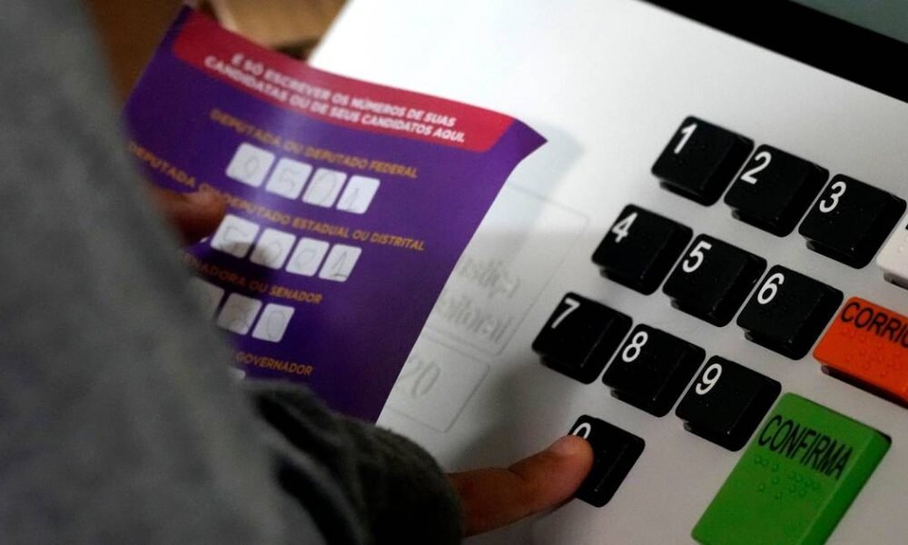 Voto eletrónico no Brasil: 30 anos de resultados rápidos e cábulas autorizadasCréditos:Eraldo Peres/ AP (Arquivo)