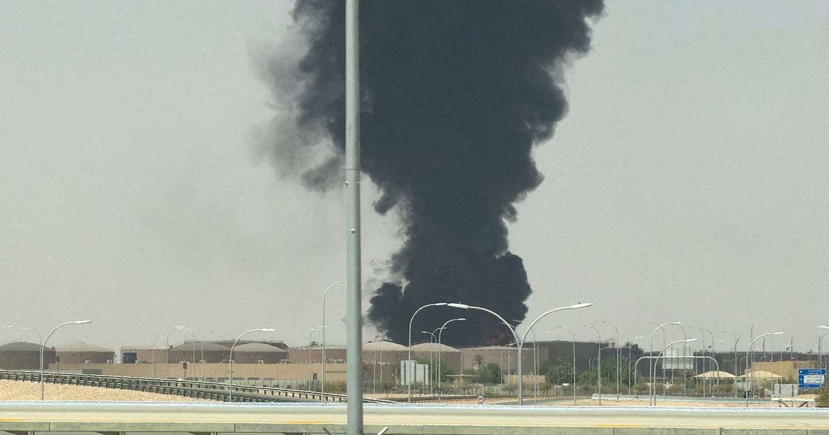 Houthis intensificam ataques contra a Arábia Saudita e atingem aeroporto internacional de RiadeCréditos:Stringer // Reuters
