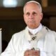 Papa ignorou e não cumprimentou clérigo africano durante missa em França? A SIC VerificaCréditos:Vatican Pool - Corbis