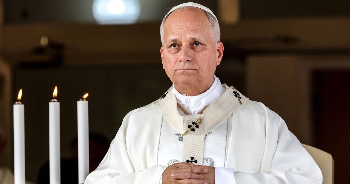 Papa ignorou e não cumprimentou clérigo africano durante missa em França? A SIC VerificaCréditos:Vatican Pool - Corbis
