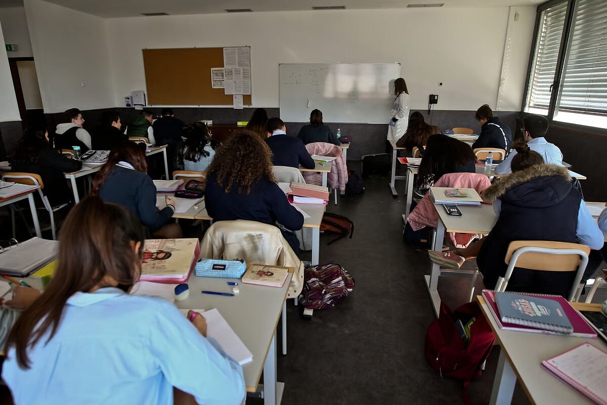 Professores afastados tinham condenações por crimes como abuso de menoresCréditos:José Carmo / Global Imagens