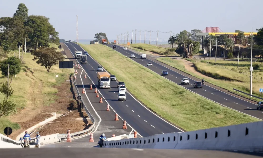 DER-SP espera 16,7 milhões de veículos nas rodovias estaduais durante o feriado de Aparecida