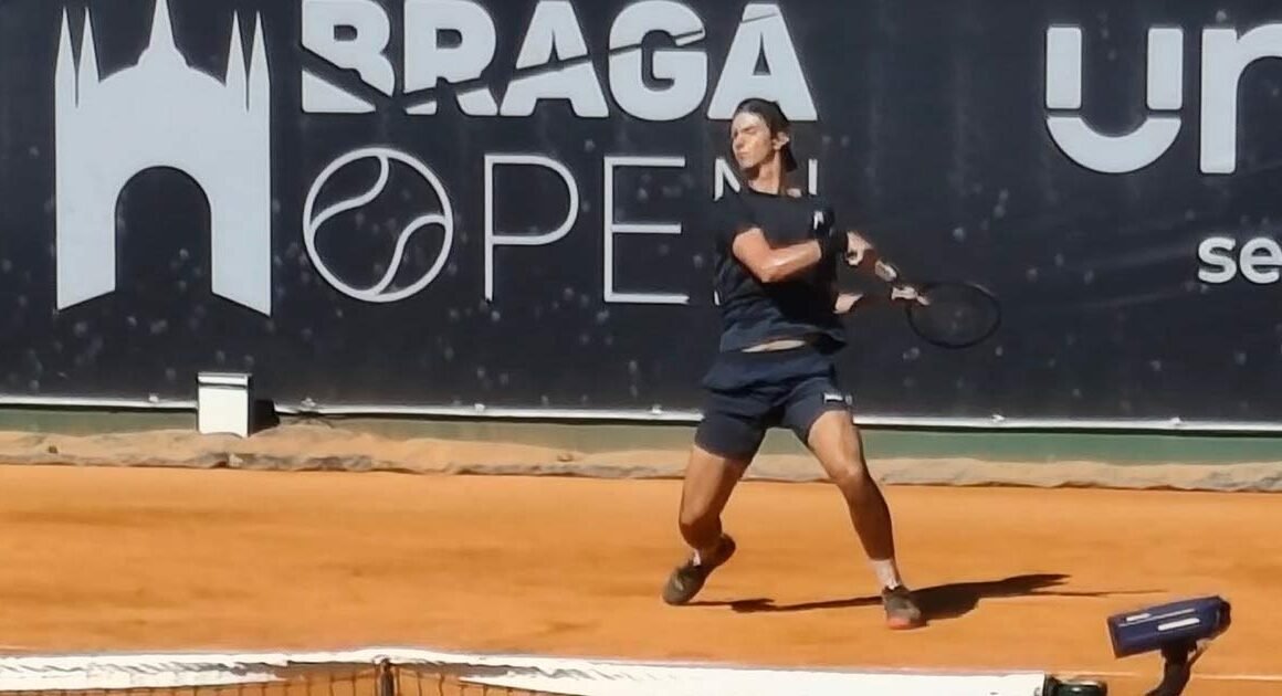 Tenista tiago pereira nos 'quartos' do challenger de braga