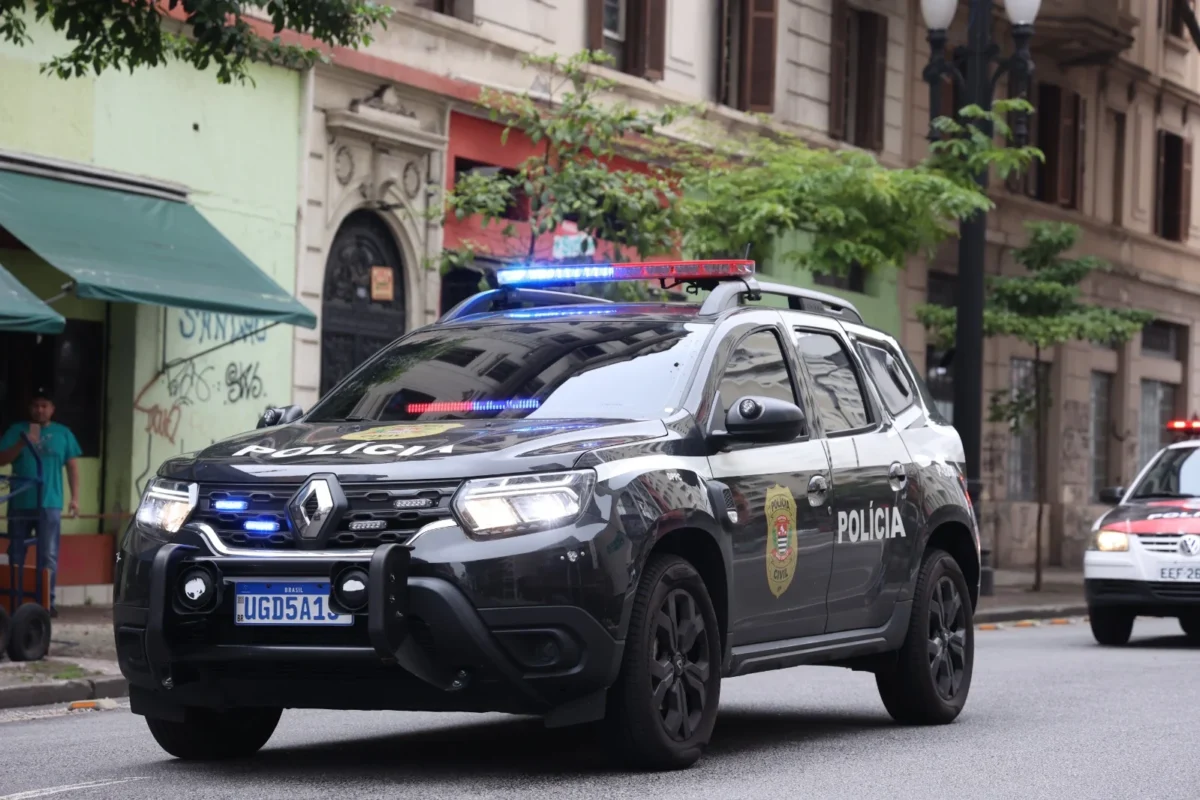 Polícia Civil prende seis suspeitos em chácara usada como central de golpes bancários em SP