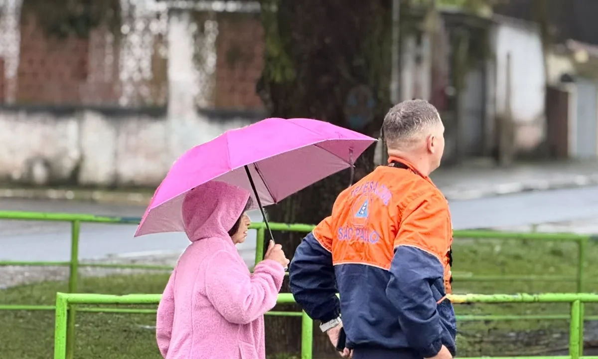 Defesa Civil emite 24 alertas para chuva em diversas regiões paulistas neste sábado (10)
